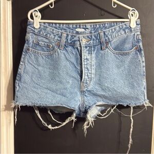 Old Navy O. G. High Rise Short Cutoff Size: 10
Inseam: 2”